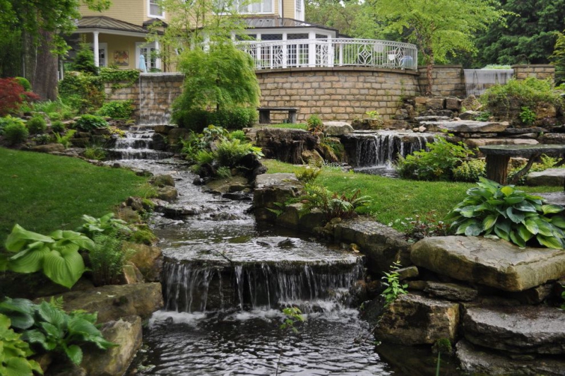 paysagiste-SEILLANS-min_landscaping-rock-louisville-ky-traditional-landscape-and-boulders-brick-wall-bushes-grass-koi-law